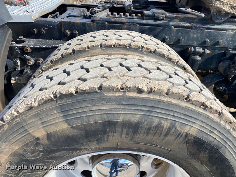 image for item DL7008 2008 Peterbilt 386  semi truck