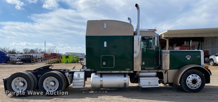 image for item DL7011 2001 Peterbilt 379  semi truck