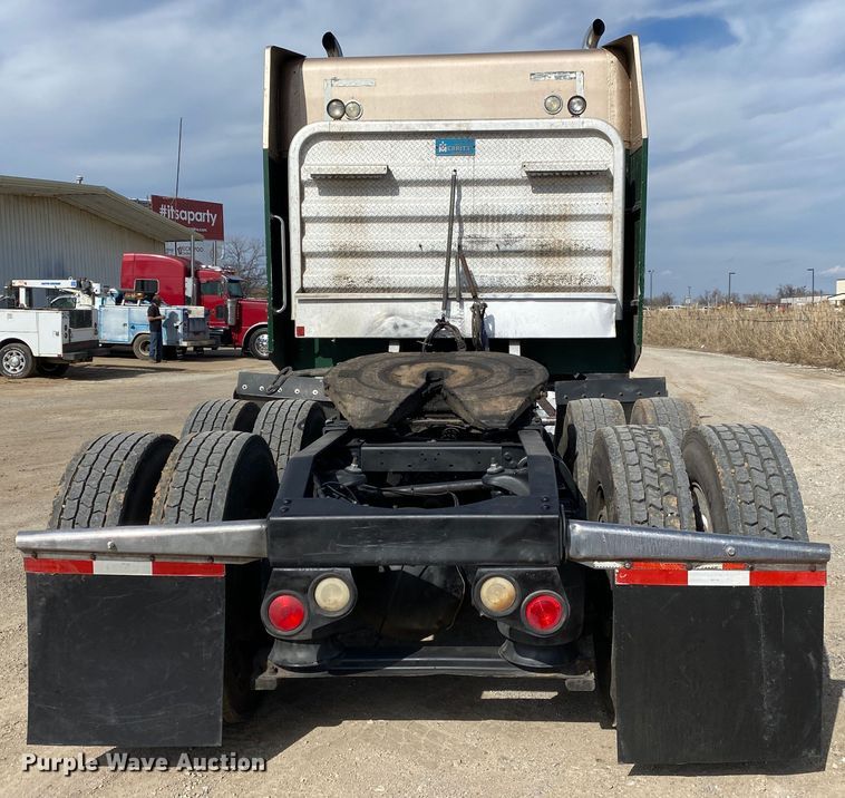 image for item DL7011 2001 Peterbilt 379  semi truck