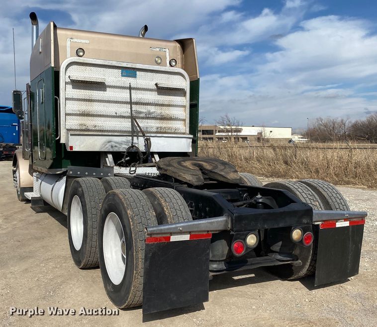 image for item DL7011 2001 Peterbilt 379  semi truck