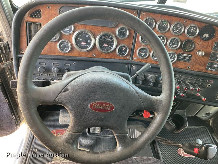 image for item DL7011 2001 Peterbilt 379  semi truck