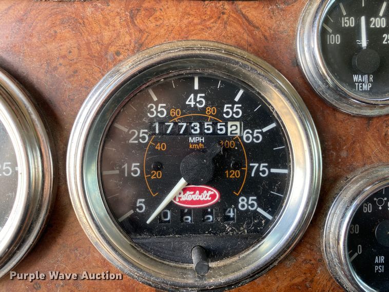 image for item DL7011 2001 Peterbilt 379  semi truck