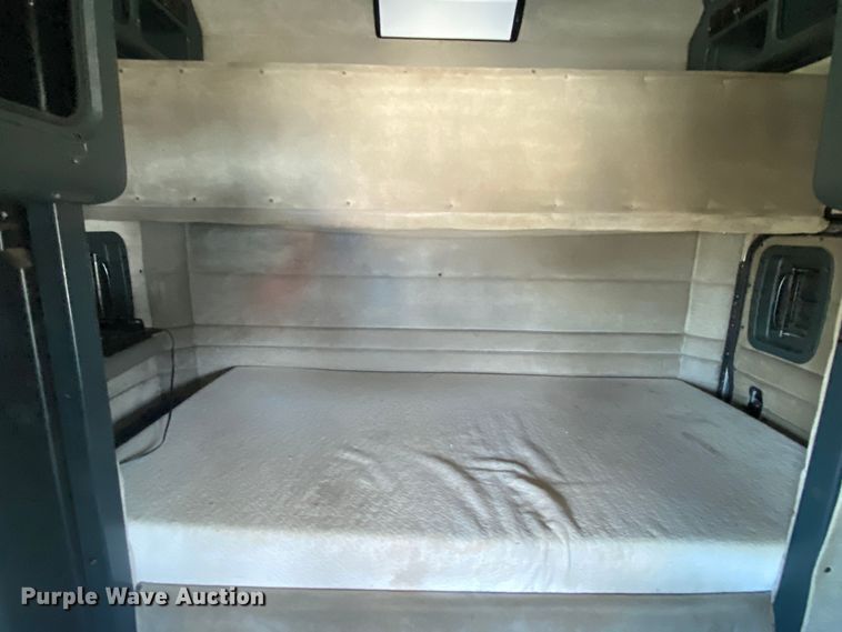 image for item DL7011 2001 Peterbilt 379  semi truck