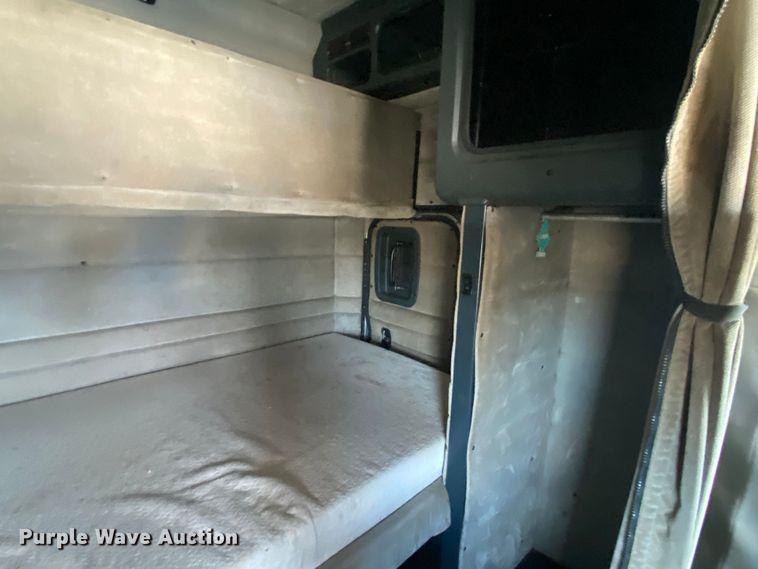 image for item DL7011 2001 Peterbilt 379  semi truck