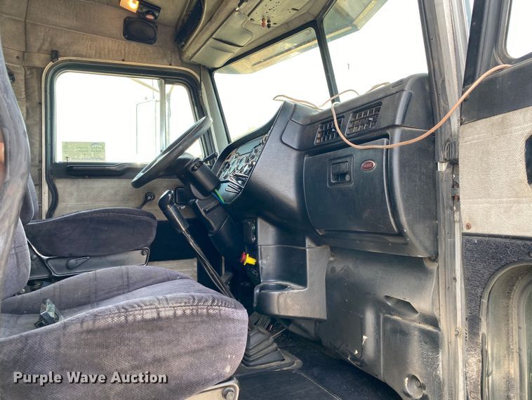 image for item DL7011 2001 Peterbilt 379  semi truck