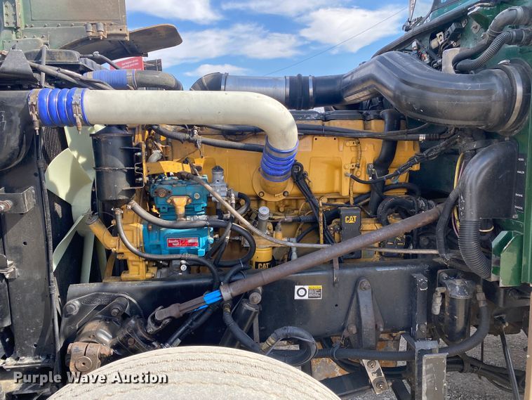 image for item DL7011 2001 Peterbilt 379  semi truck