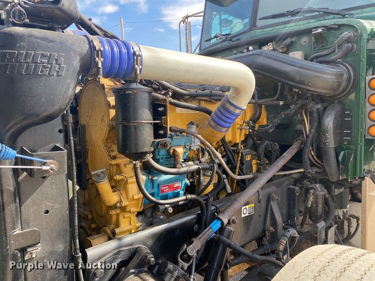 image for item DL7011 2001 Peterbilt 379  semi truck