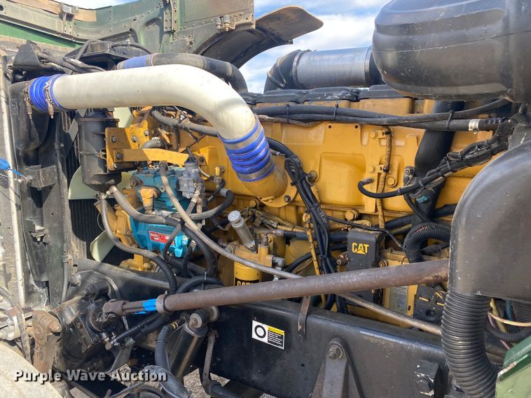 image for item DL7011 2001 Peterbilt 379  semi truck