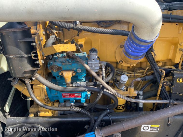 image for item DL7011 2001 Peterbilt 379  semi truck