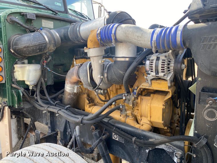 image for item DL7011 2001 Peterbilt 379  semi truck