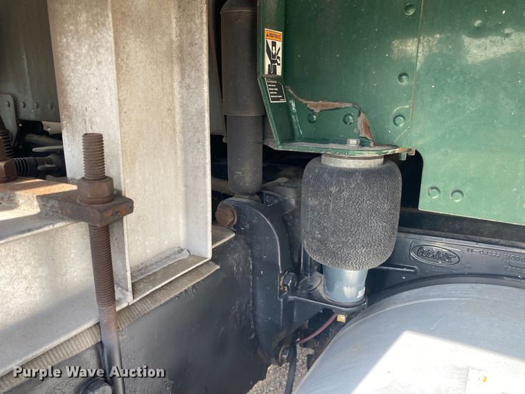 image for item DL7011 2001 Peterbilt 379  semi truck