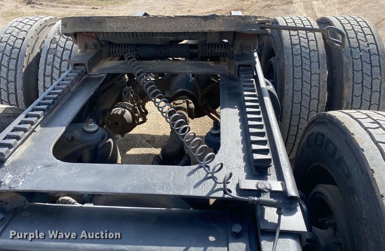 image for item DL7011 2001 Peterbilt 379  semi truck