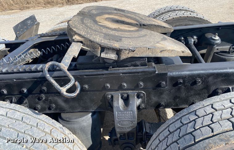 image for item DL7011 2001 Peterbilt 379  semi truck