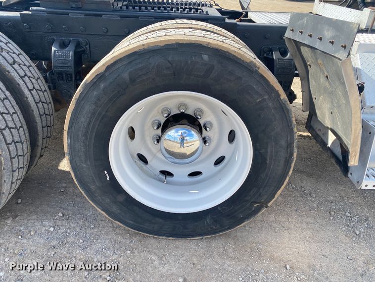 image for item DL7011 2001 Peterbilt 379  semi truck