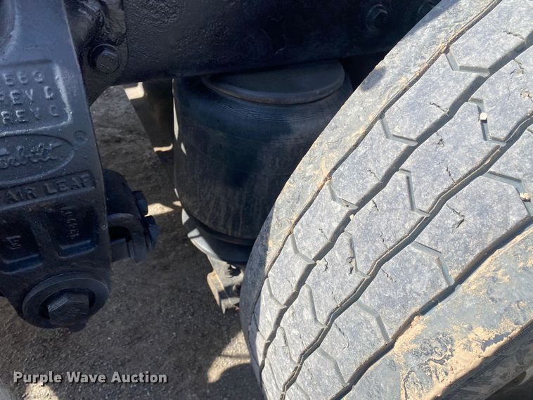 image for item DL7011 2001 Peterbilt 379  semi truck