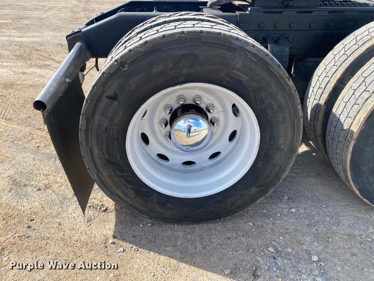 image for item DL7011 2001 Peterbilt 379  semi truck