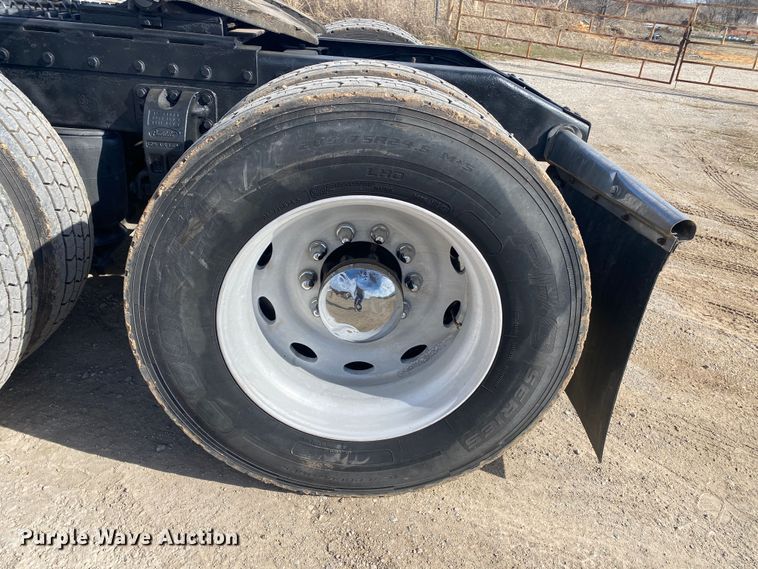 image for item DL7011 2001 Peterbilt 379  semi truck