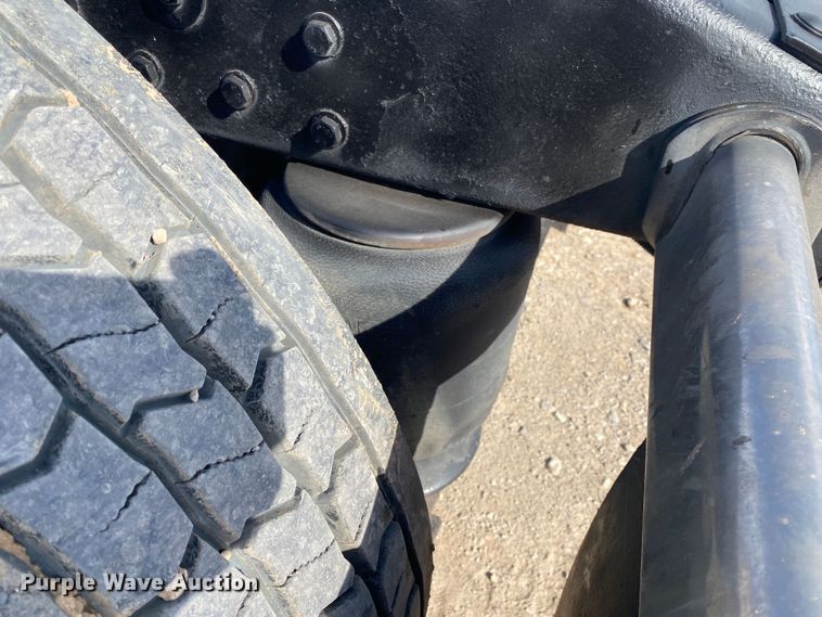 image for item DL7011 2001 Peterbilt 379  semi truck