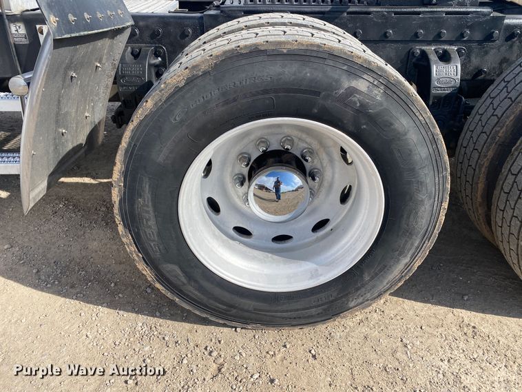 image for item DL7011 2001 Peterbilt 379  semi truck