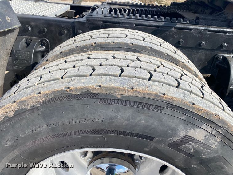 image for item DL7011 2001 Peterbilt 379  semi truck