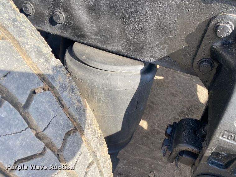 image for item DL7011 2001 Peterbilt 379  semi truck