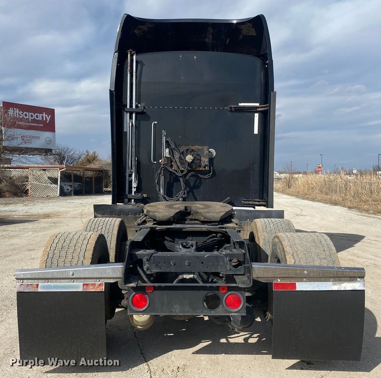 image for item DL7012 2007 Kenworth T600  semi truck