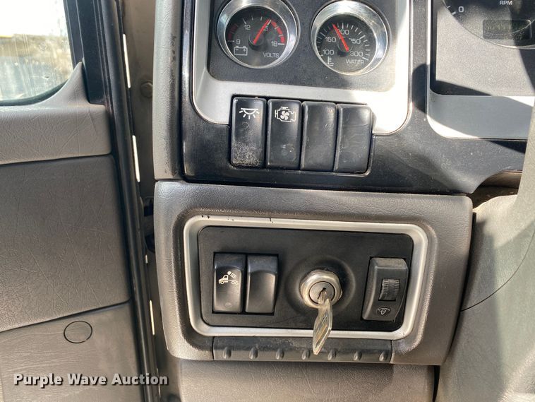 image for item DL7012 2007 Kenworth T600  semi truck