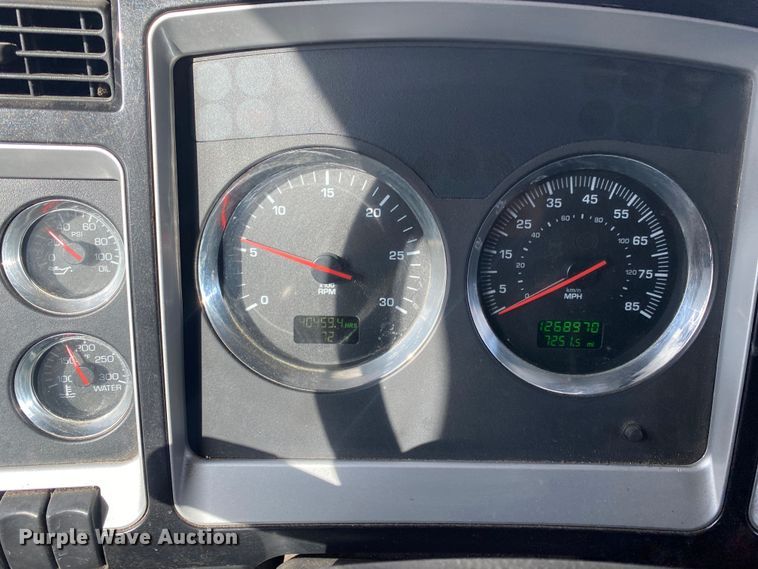 image for item DL7012 2007 Kenworth T600  semi truck