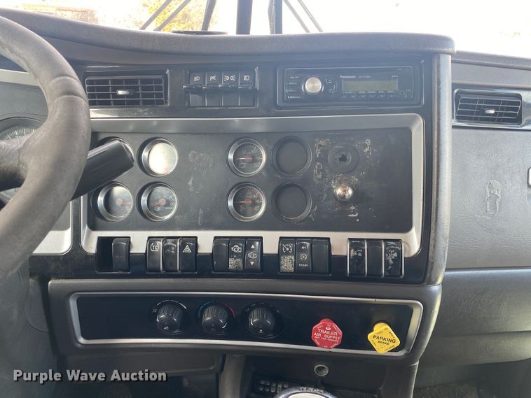 image for item DL7012 2007 Kenworth T600  semi truck