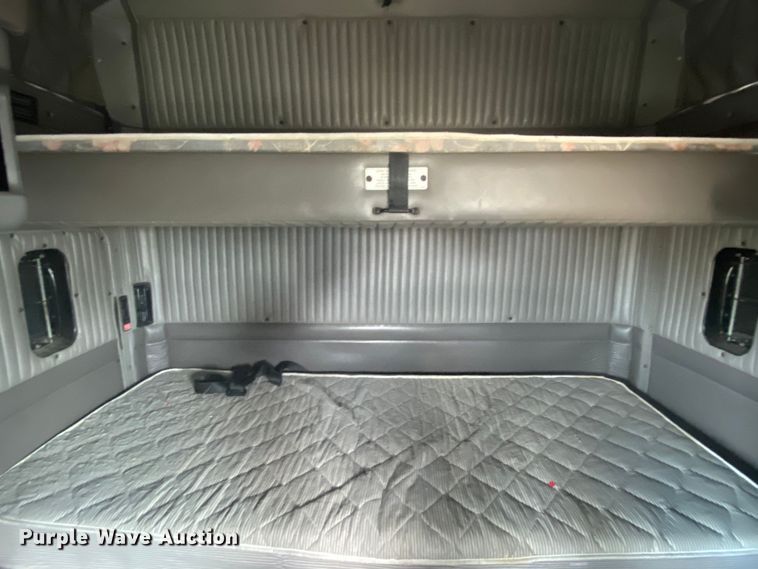 image for item DL7012 2007 Kenworth T600  semi truck