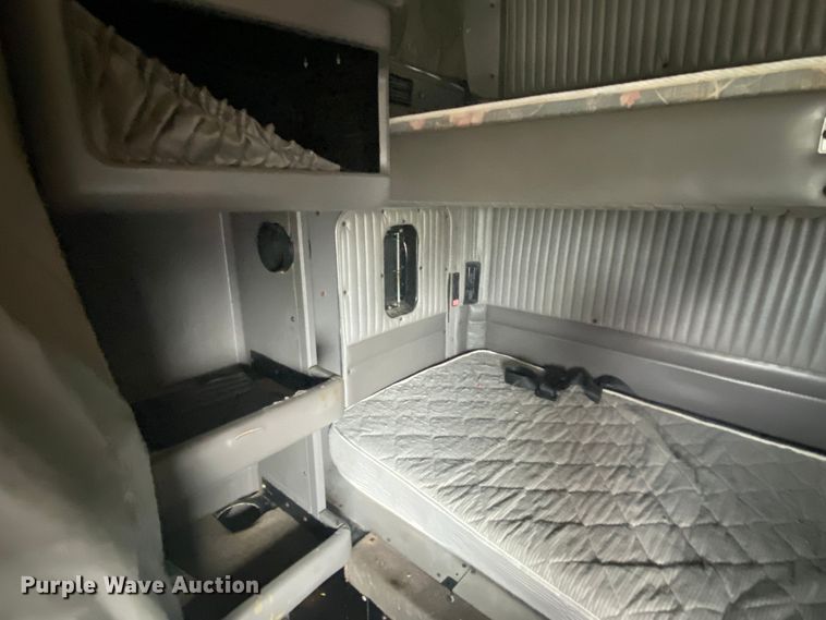 image for item DL7012 2007 Kenworth T600  semi truck