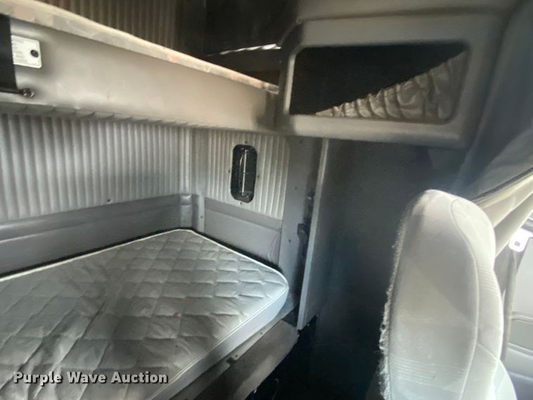 image for item DL7012 2007 Kenworth T600  semi truck