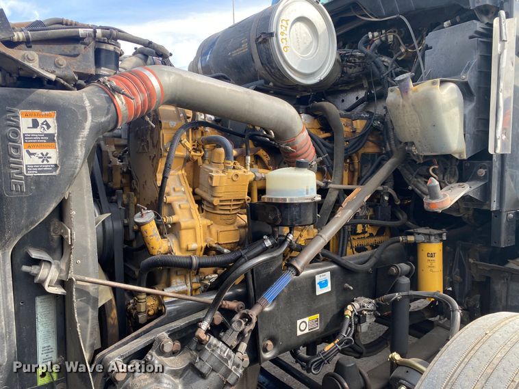 image for item DL7012 2007 Kenworth T600  semi truck