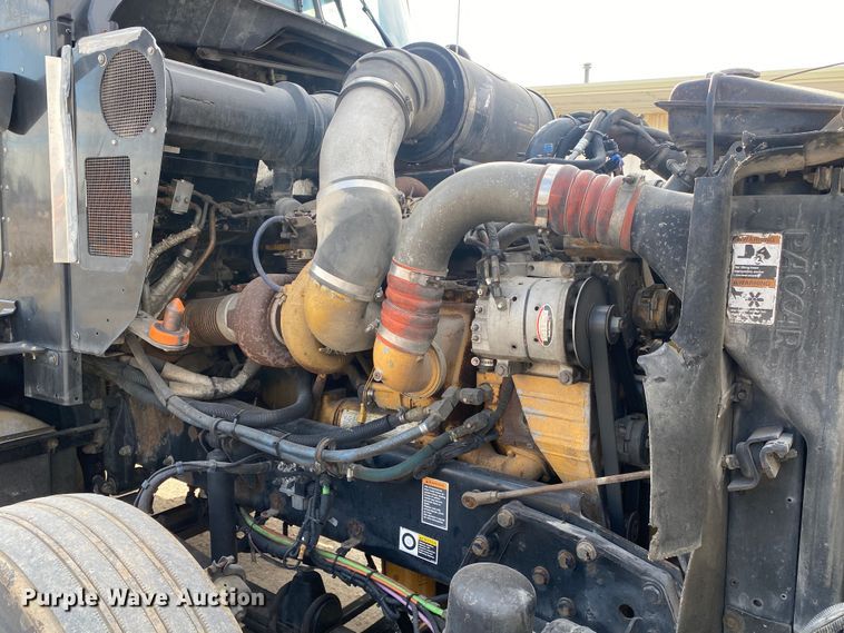 image for item DL7012 2007 Kenworth T600  semi truck