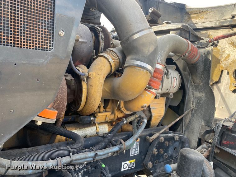 image for item DL7012 2007 Kenworth T600  semi truck