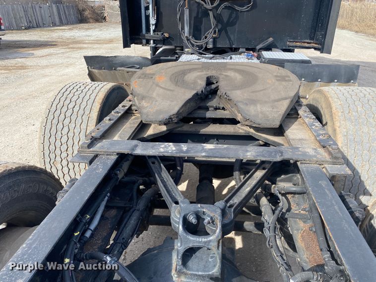 image for item DL7012 2007 Kenworth T600  semi truck