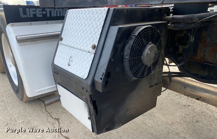 image for item DL7012 2007 Kenworth T600  semi truck