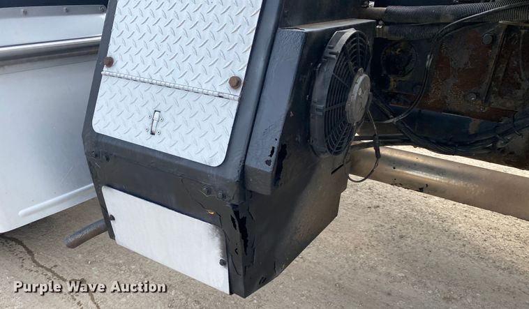 image for item DL7012 2007 Kenworth T600  semi truck