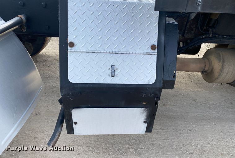 image for item DL7012 2007 Kenworth T600  semi truck