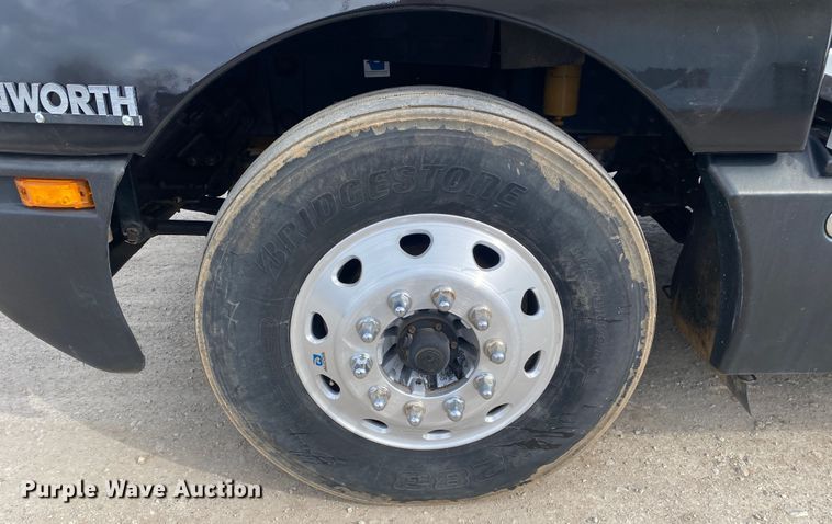 image for item DL7012 2007 Kenworth T600  semi truck