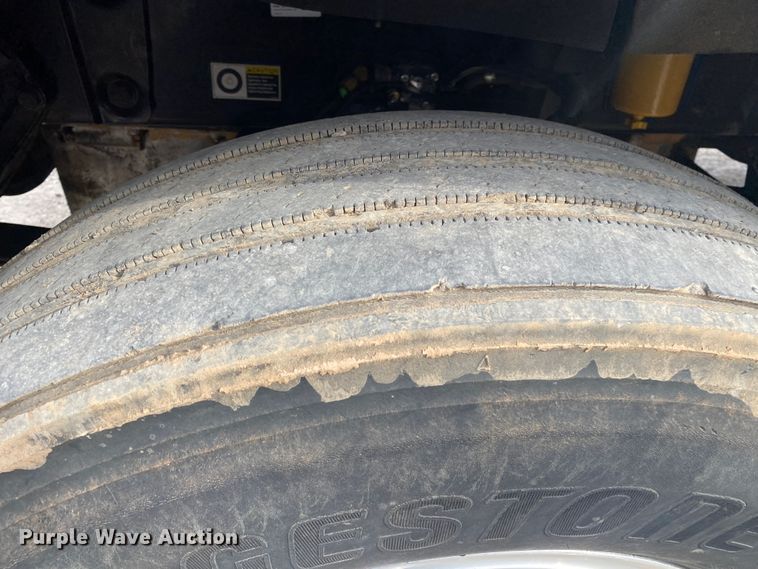 image for item DL7012 2007 Kenworth T600  semi truck