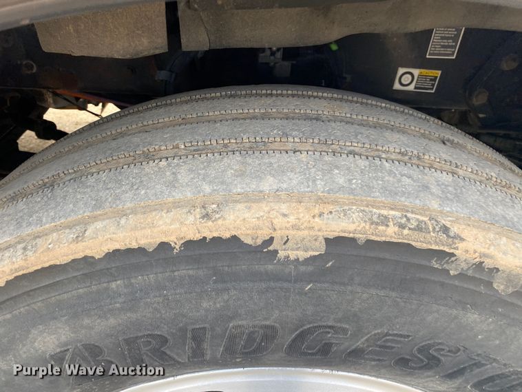 image for item DL7012 2007 Kenworth T600  semi truck