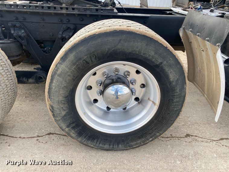 image for item DL7012 2007 Kenworth T600  semi truck