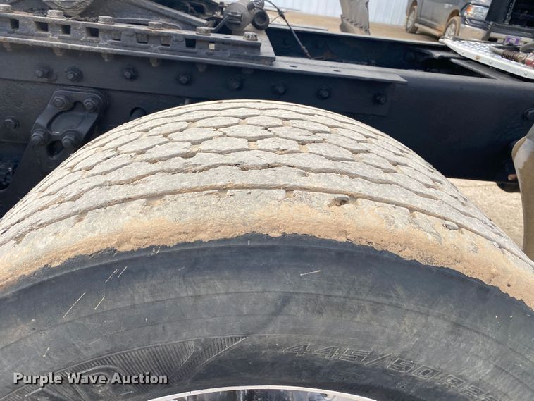 image for item DL7012 2007 Kenworth T600  semi truck