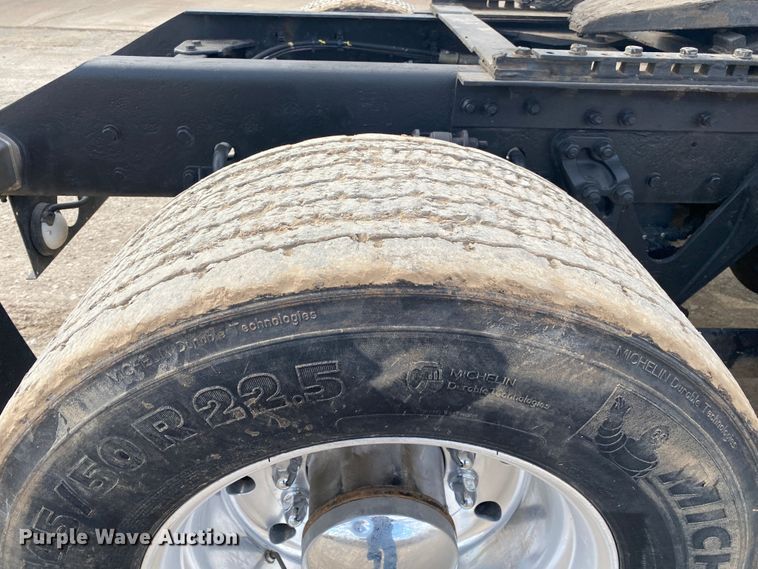 image for item DL7012 2007 Kenworth T600  semi truck