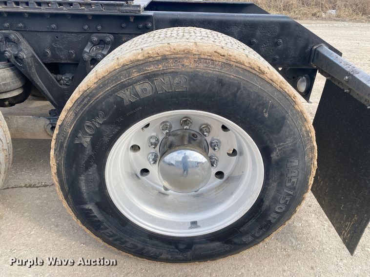 image for item DL7012 2007 Kenworth T600  semi truck