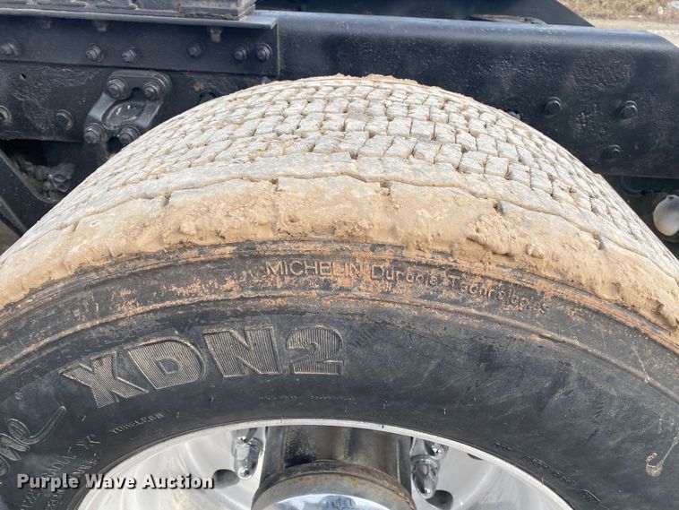 image for item DL7012 2007 Kenworth T600  semi truck