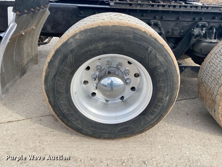 image for item DL7012 2007 Kenworth T600  semi truck