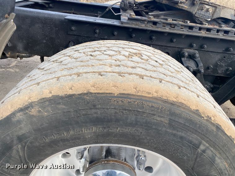 image for item DL7012 2007 Kenworth T600  semi truck