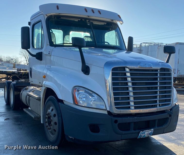 image for item DL7020 2012 Freightliner Cascadia  semi truck